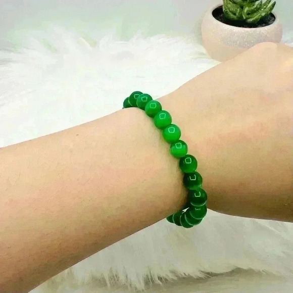 Vibrant Green Fashion Statement Bracelet - Picture 5 of 6